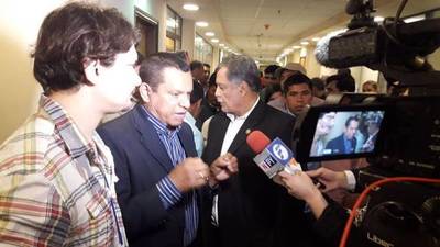 Efecto brazos caídos es porque Villamayor baja al mínimo moral policial, dicen: “Por el suelo como ‘yilé' acostado" - ADN Paraguayo