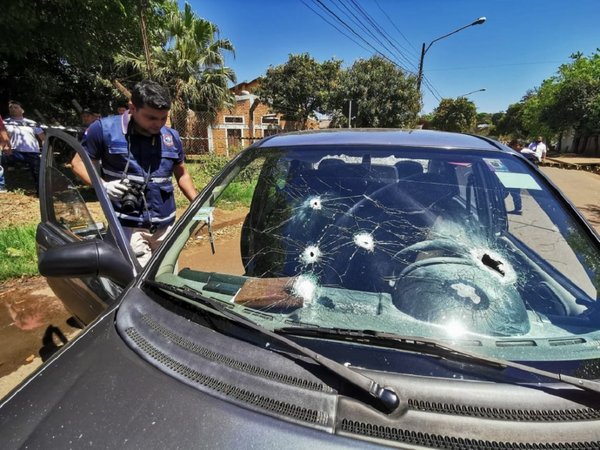 Encapuchados balean a guardia de hotel y se llevan sobre con documentos