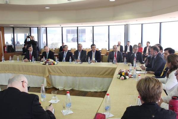 Prudencia en manejo de plata pública, aplicar ley de responsabilidad fiscal, y obras sociales: Peña y tips anticrisis - ADN Paraguayo