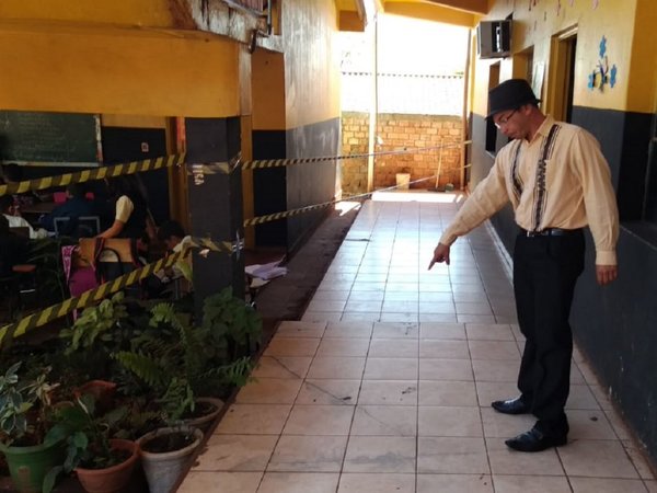 Ante temor de derrumbe, dan clases al aire libre en Ciudad del Este