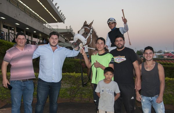 Merlín fue magia y sorprendió a los favoritos en el Jockey Club