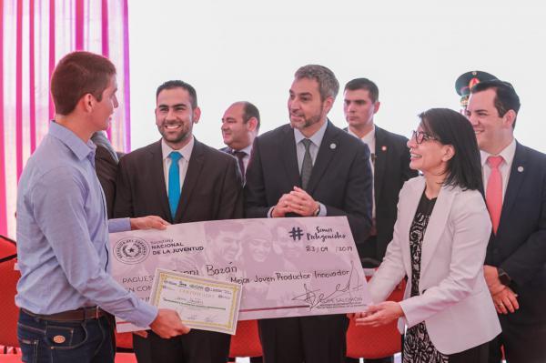 Jóvenes rurales reciben premios en concurso de innovación y sostenibilidad del sector agrario