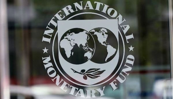 Las tasas negativas impactan a bancos, aseguradoras, titulares de pólizas de seguros y ahorradores, afirma el FMI