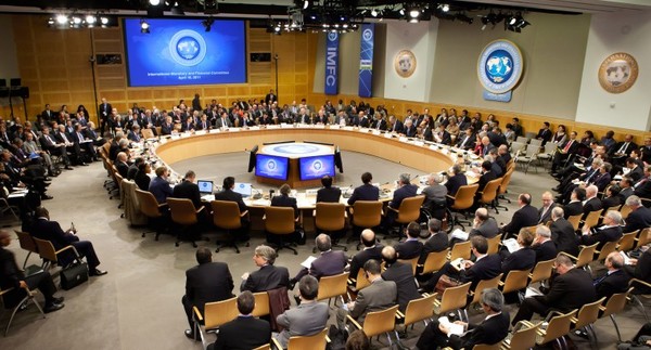 El FMI considera que hay demasiados bancos en la zona euro y no son fuertes