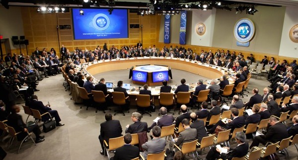 FMI aprueba decisiones financieras no convencionales