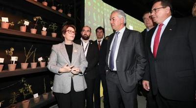 Autoridades brasileñas visitaron stand de ITAIPU en la Expo y destacaron la inversión en agricultura familiar