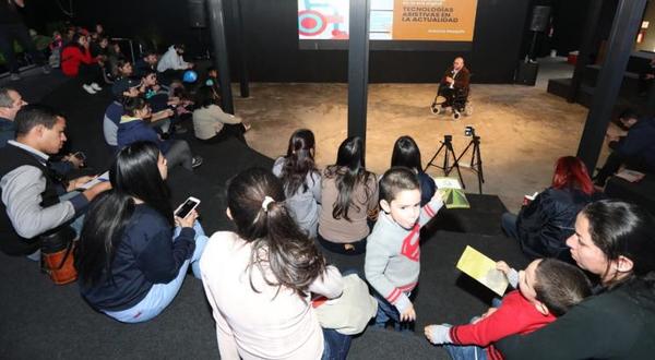 Exposición sobre discapacidad en la era digital captó gran interés en el stand de ITAIPU en la Expo