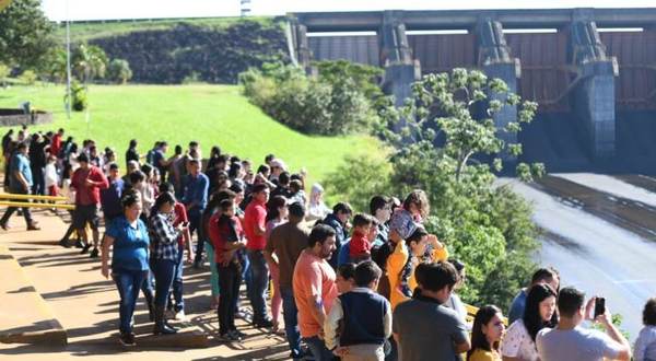 Visitas al Complejo Turístico ITAIPU aumentaron 97% en junio de este año