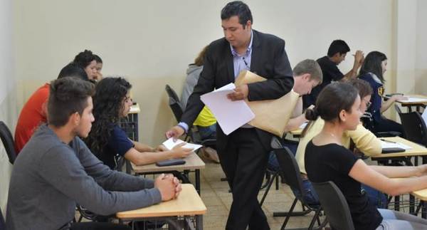 El 60% de los postulantes a becas universitarias de ITAIPU rendirán este viernes en la FIUNA