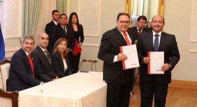 ITAIPU oficializa apoyo tecnológico para el fortalecimiento de tres instituciones del Estado
