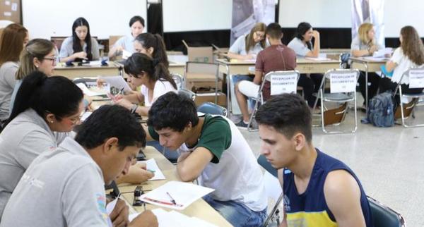 5.490 jóvenes que confirmaron su postulación esperan acceder a una de las 2.000 Becas ITAIPU