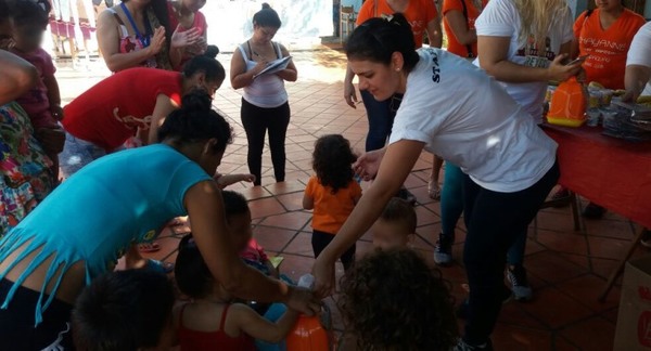 Niños del sector Amanecer del Buen Pastor recibieron regalos de los Reyes Magos