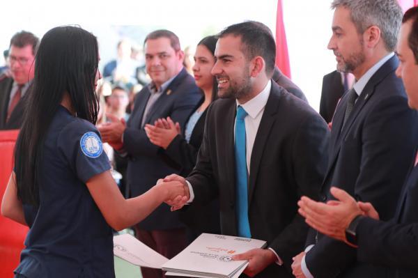 Gobierno entregó 1.000 becas de estudio a través la Secretaría Nacional de la Juventud