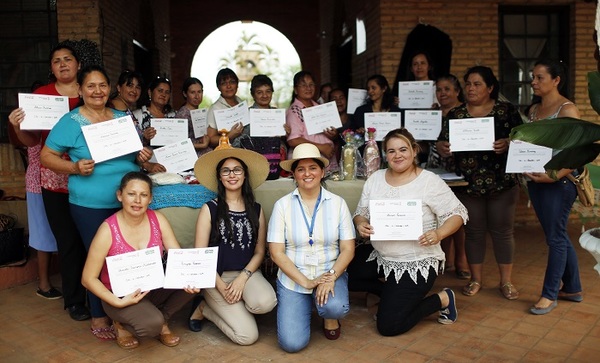 Capacitan a mujeres en emprendedurismo