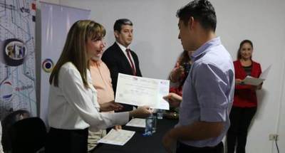 Más de 500 jóvenes egresan de los cursos de contact center