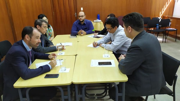 Investigadores españoles proponen convenios para maestrías