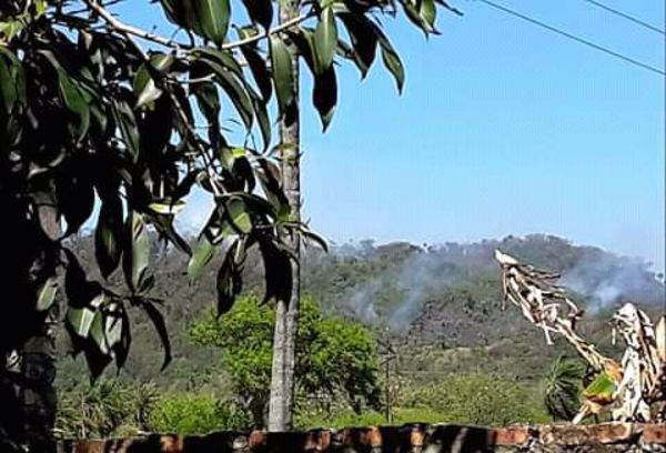 Focos de incendios en cerros de Pirayú - Nacionales - ABC Color