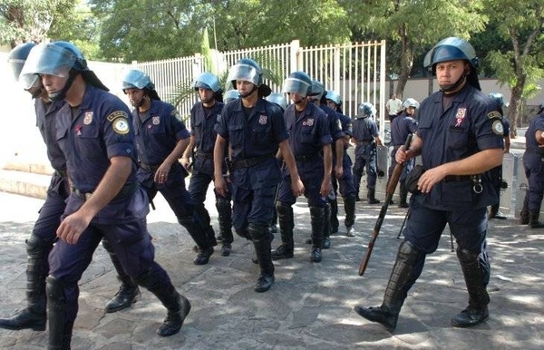 HOY / Primero sugieren, ahora van más allá: policías (SR) abogarán por brazos caídos de agentes