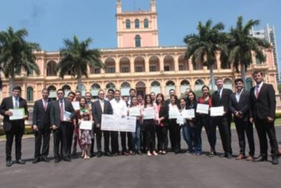 Gobierno entregó premios a ganadores del concurso "Juventud Agraria Emprendora" - .::RADIO NACIONAL::.