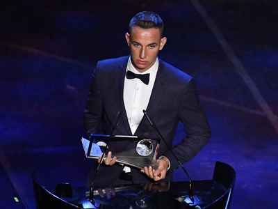 Daniel Zsori gana el premio Puskás 2019