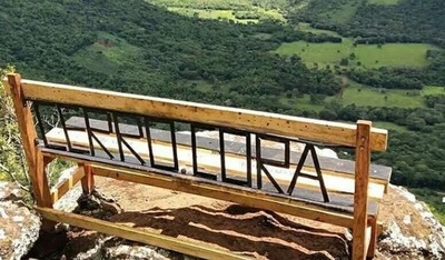 Madre e hijo cayeron de cerro mientras se hacían una selfie, comentan » Ñanduti