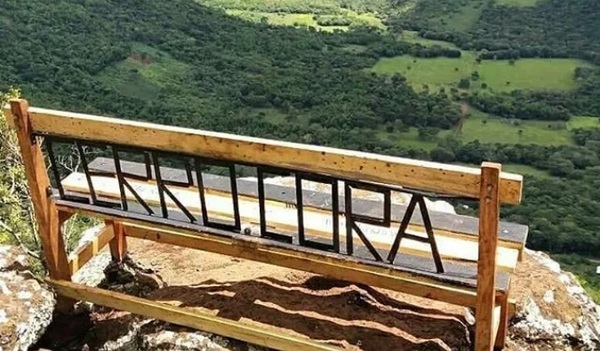 Madre e hijo cayeron de cerro mientras se hacían una selfie, comentan » Ñanduti