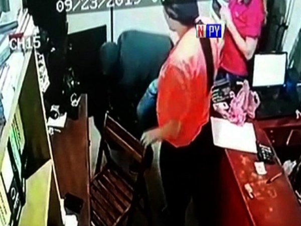 Dos asaltantes se llevan alrededor de G. 10 millones en Caacupé