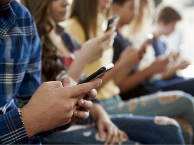 Crecer hiperconectados: cómo educar en la era digital