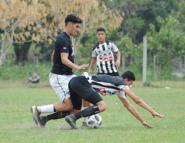 Sub 17: Libertad lidera, Capiatá lo escolta - Fútbol - ABC Color