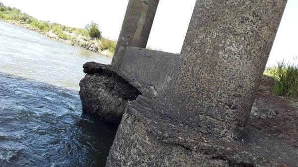 Puente se daña a raíz de infraestructura abandonada - Crónicas Ciudadanas - ABC Color