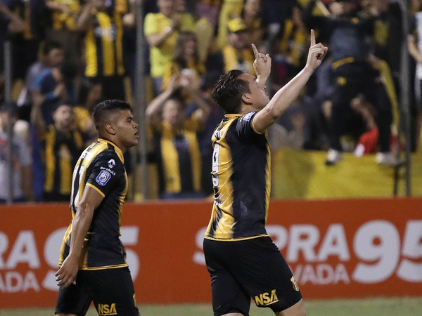 Con este derechazo, el Queso Fernández le daba el 1-0 parcial a Guaraní