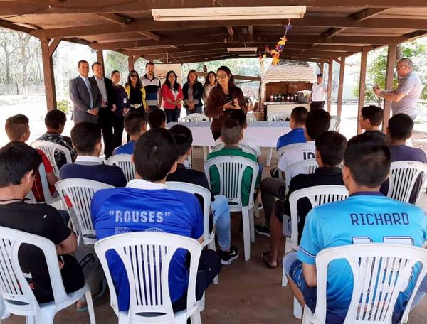 Juzgado Penal Adolescente de Luque brindó charla sobre Prevención a la adicción a drogas