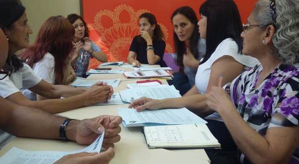 Mujeres avanzan en creación textil rescatando tradiciones