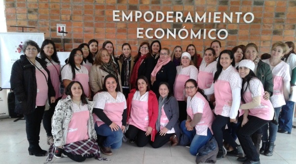 Usuarias del Centro Ciudad Mujer se convirtieron en profesionales confeccionistas