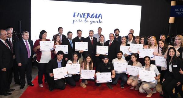 Premian a microemprendedores del concurso