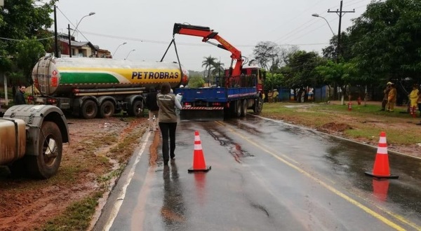 Responsables del camión cisterna deben informar sobre contigencia y análisis de aguas