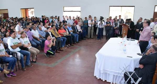 EBY entregó becas a 726 jóvenes de Ñeembucú y pretende aumentar número de beneficiarios