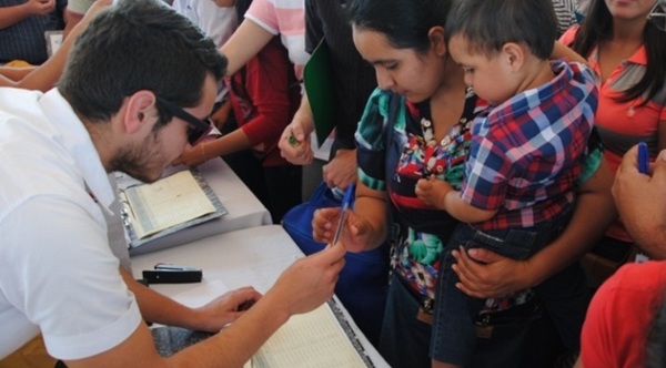 Yacyretá ampliará inversión en becas y programas sociales