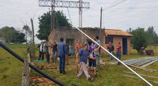 Pobladores mejoran sistema de agua en Santa María