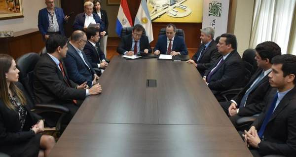 EBY y Contraloría firman convenio para innovar procesos de rendición de cuentas