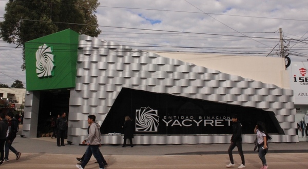 La EBY inauguró moderno y atractivo stand en la Expo Mariano Roque Alonso