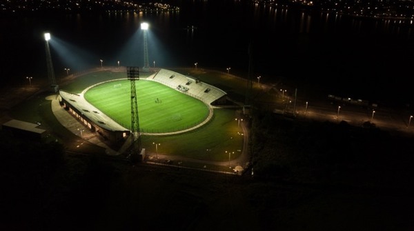 Estadio de Liga Encarnacena estrena nueva lumínica