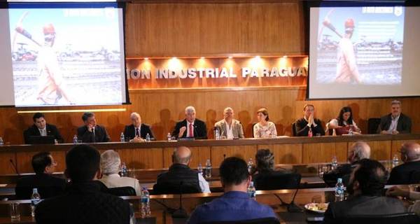 Ministro Wiens compartió con el sector industrial las principales obras que darán impulso a la economía