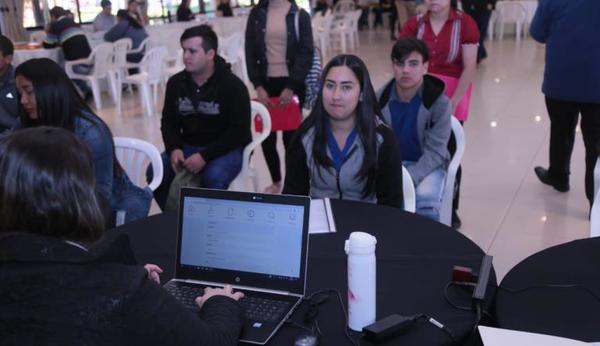 Más de 450 jóvenes acudieron a feria de empelo organizado por el MTESS