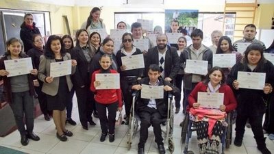 Mediante alianza forman a 46 personas con discapacidad y sus familiares
