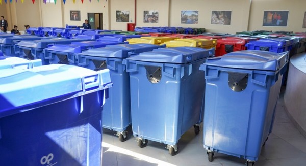 Barrio San Francisco recibió 64 contenedores de alta densidad para recolección de desechos