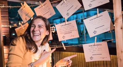 Corona intercambia cervezas por plásticos durante la semana Global del Océano