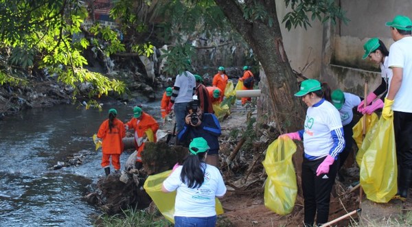 Instituciones se unieron para realizar el desafío #BasuraChallenge en San Lorenzo