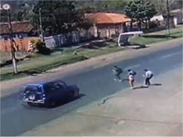 Niño sufre lesiones tras ser atropellado por una camioneta