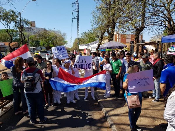 Clínicas: Seguirán con la huelga | San Lorenzo Py